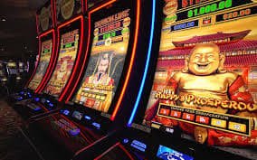 haobet sports betting Myanmar National League ဘောလုံးပွဲ live odds ကြည့်နေသည့် မြင်ကွင်း